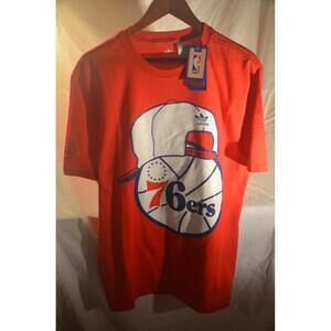 Philadelphia 76Ers Graphic Tee Rare Vinage 76Ers Logo Wearing A Hat
